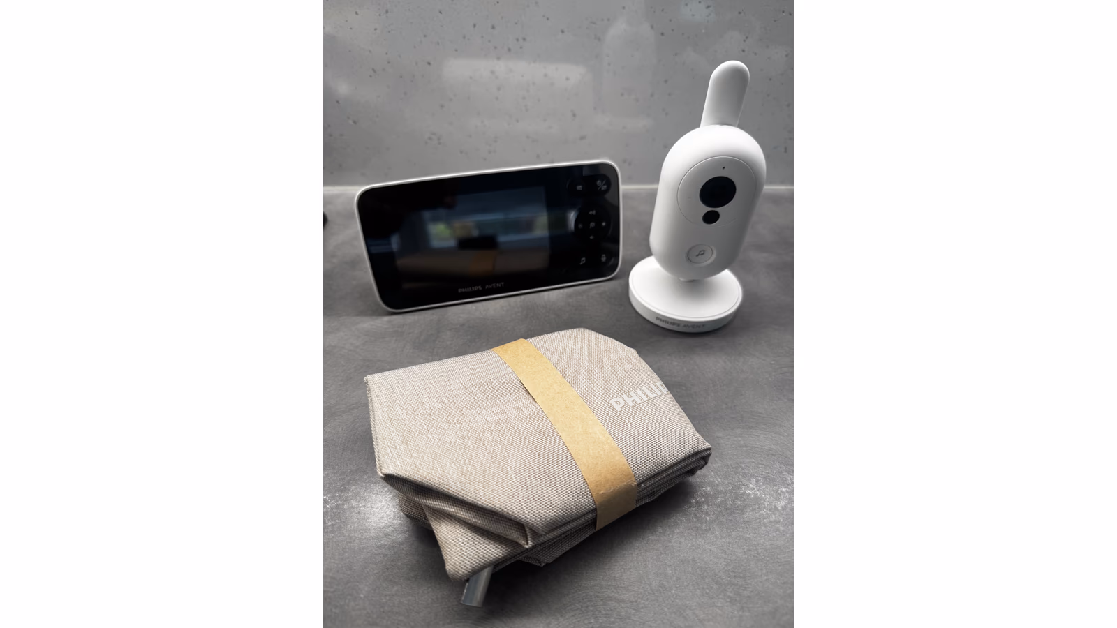 The camera, parent display and folded carrying pouch from my Philips Avent review set