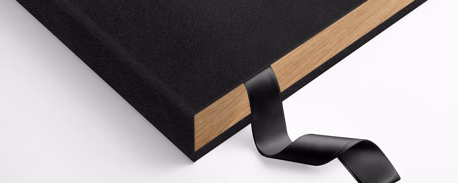 Premium gift box in leatherette with oak sides